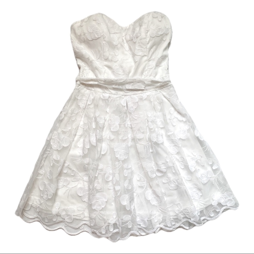 {Papaya} White Floral Strapless Dress